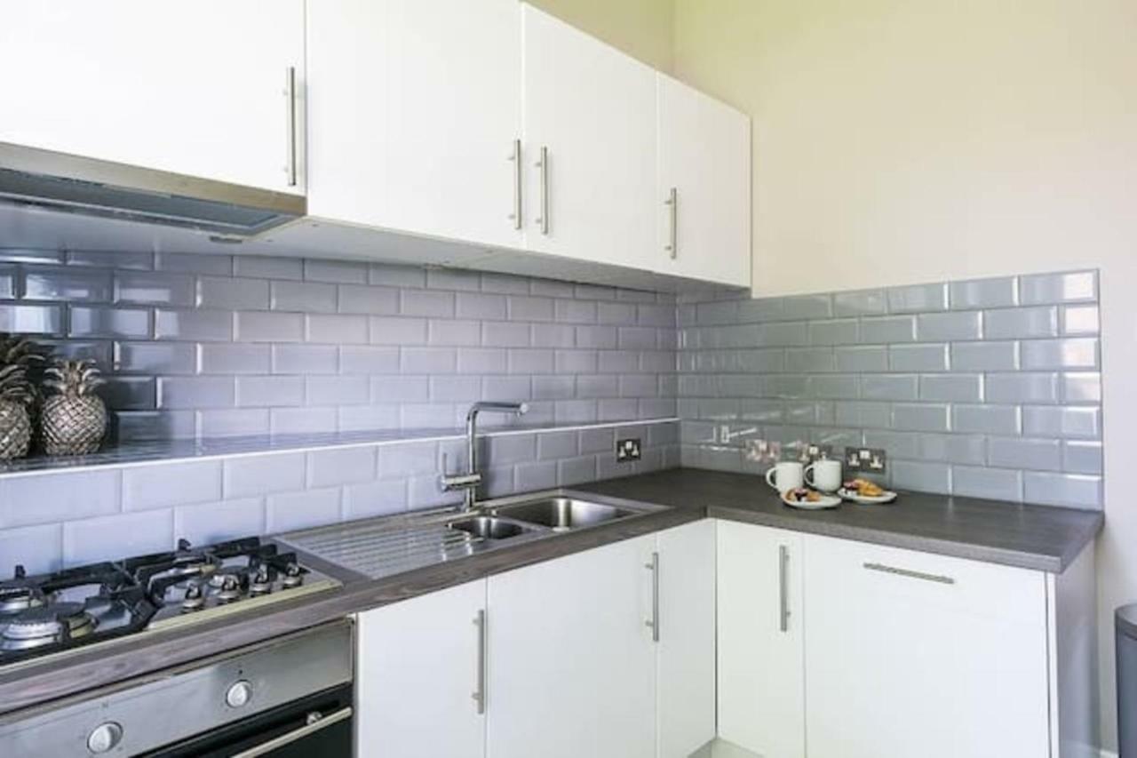 Appartamento Punk Hip - Plush 1-bed In Camden Town Londra